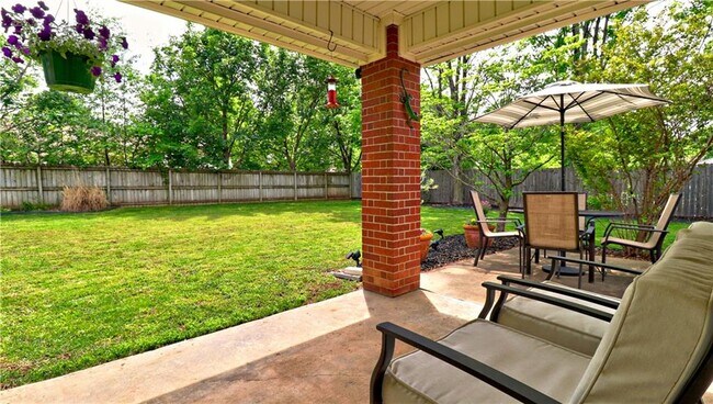 Building Photo - 5408 W Redbud St