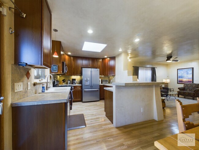 Building Photo - 303 Sena St