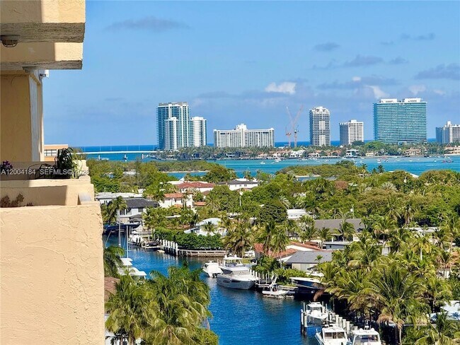 Building Photo - 2350 NE 135th St