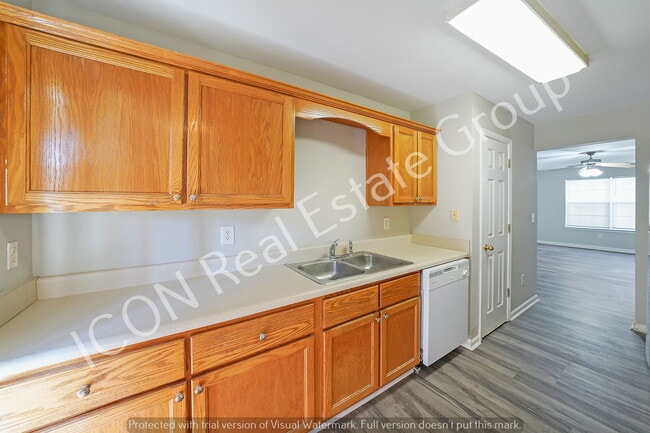 Building Photo - 3/2 Ground Floor apartment with new floori...