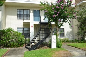 Building Photo - 6075 Village Cir