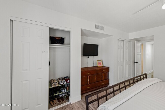 Building Photo - 1010 E Osborn Rd