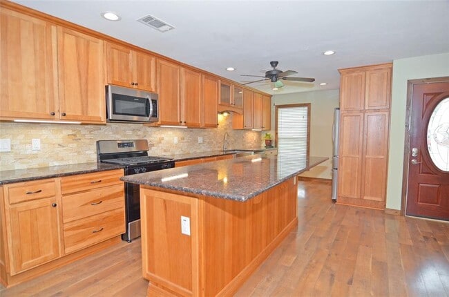 Building Photo - 11731 Bowie Dr