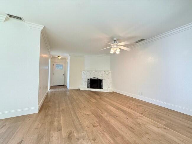 Building Photo - 4832 Maureen Ln