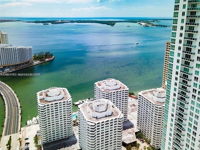 Building Photo - 905 Brickell Bay Dr