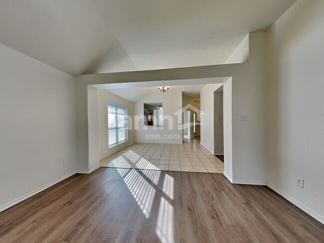 Building Photo - 2803 Seastrand Ln