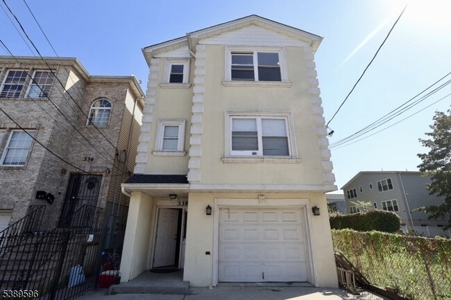 Building Photo - 338 S 20th St