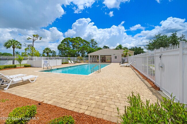 Building Photo - 1652 La Maderia Dr