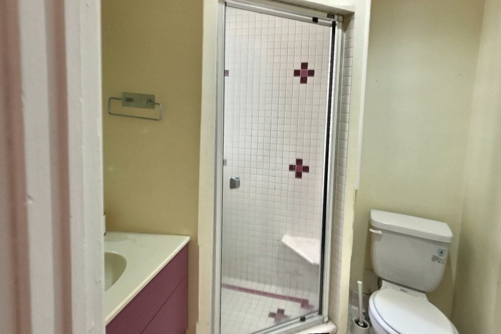 Building Photo - 215 Rawson Rd