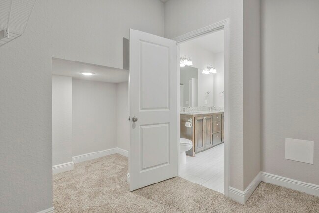 Building Photo - 5402 Parkside Dr