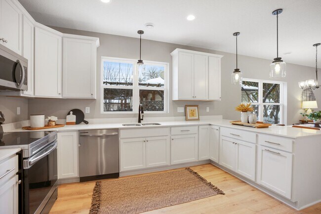 Building Photo - Available 07/01! New Build 4 bed 3 Bath in Hopkins!