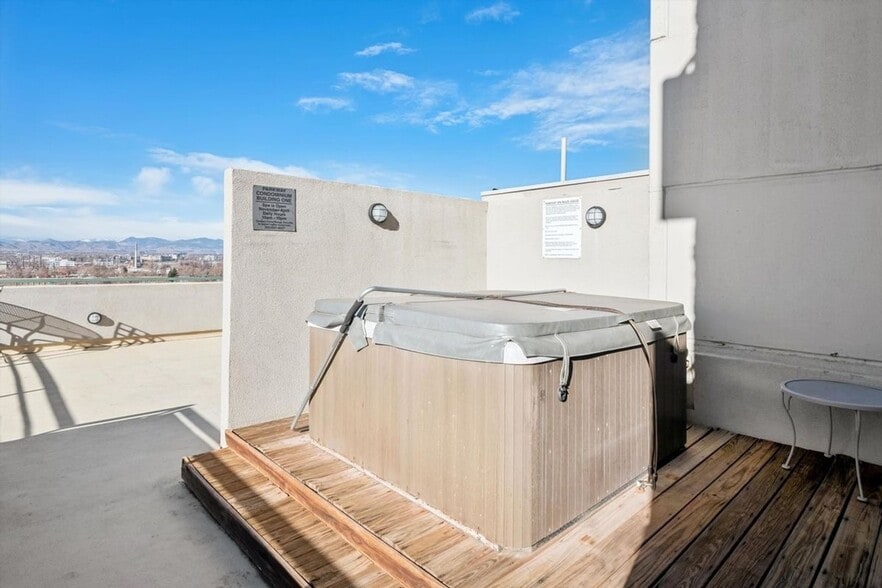 Building Photo - 601 W 11th Ave