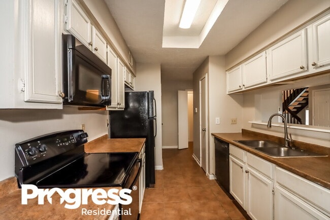 Building Photo - 16602 Quiet Trail Dr