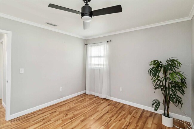 Building Photo - 5020 Live Oak Cir