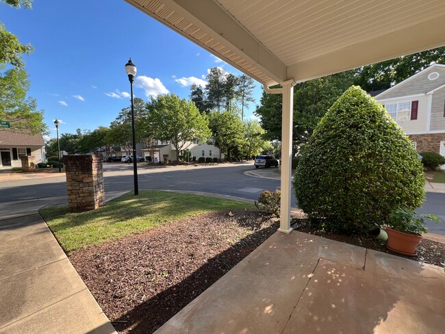 Building Photo - Beautiful 3BD, 2.5BA Raleigh Townhome in t...