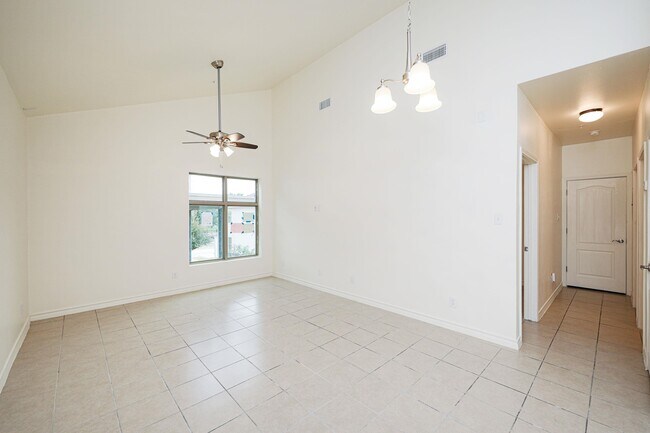 Building Photo - 1511 Don Camilo Blvd