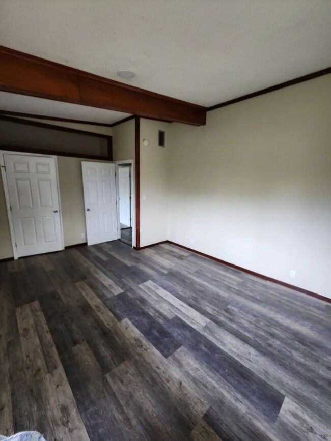 Building Photo - 57409 Brenchley Dr
