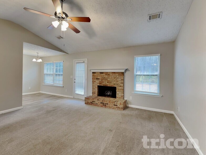 Building Photo - 1049 Octavia Ct