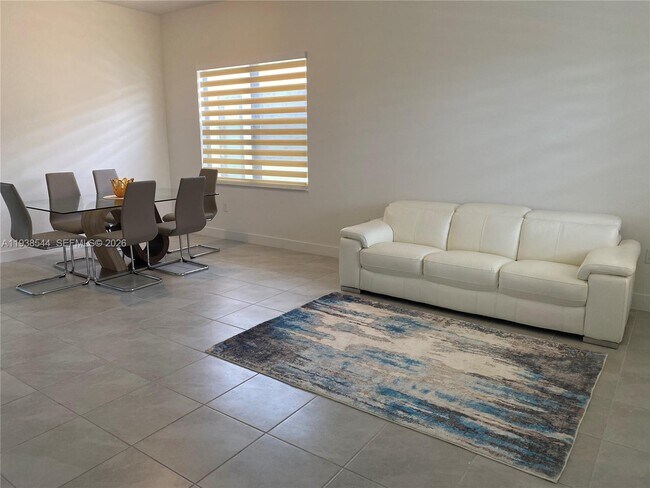 Building Photo - 4435 SW 174th Ave