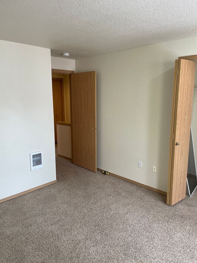 Building Photo - WMH150th03