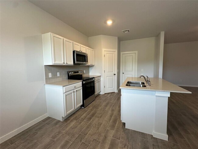Building Photo - 18000 Lantana Loop