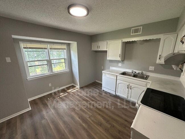 Building Photo - 433 Lee Dr