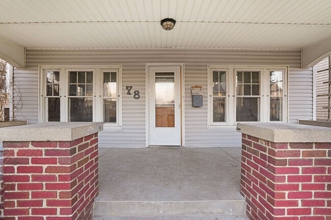 Building Photo - 3 BED 2 FULL BATH W/ OFFICE - AVAILABLE NOW