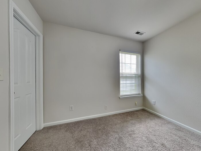 Building Photo - 730 Almora Dr