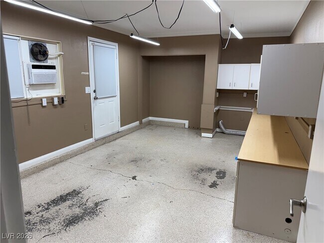 Building Photo - 6236 W Elmira Dr