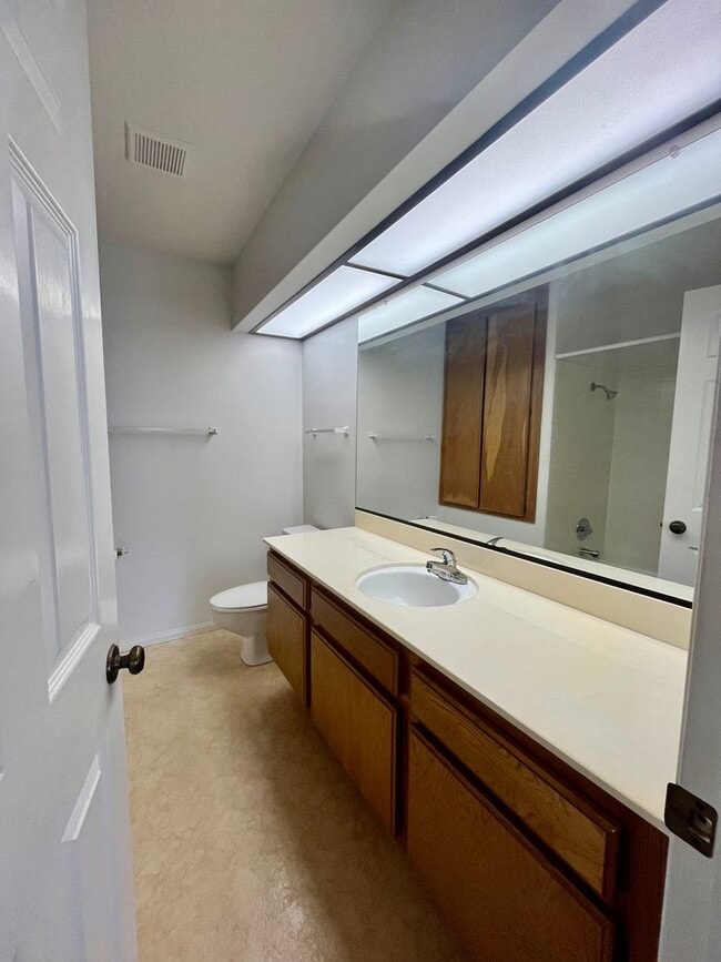 Building Photo - HUGE 2BD/2BA CLAIREMONT CONDO W/ 2 CAR GARAGE - ONLY $3,295/MONTH