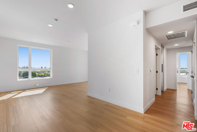 Building Photo - 10601 Washington Blvd