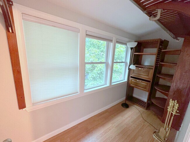 Building Photo - 19 Whitney Ave