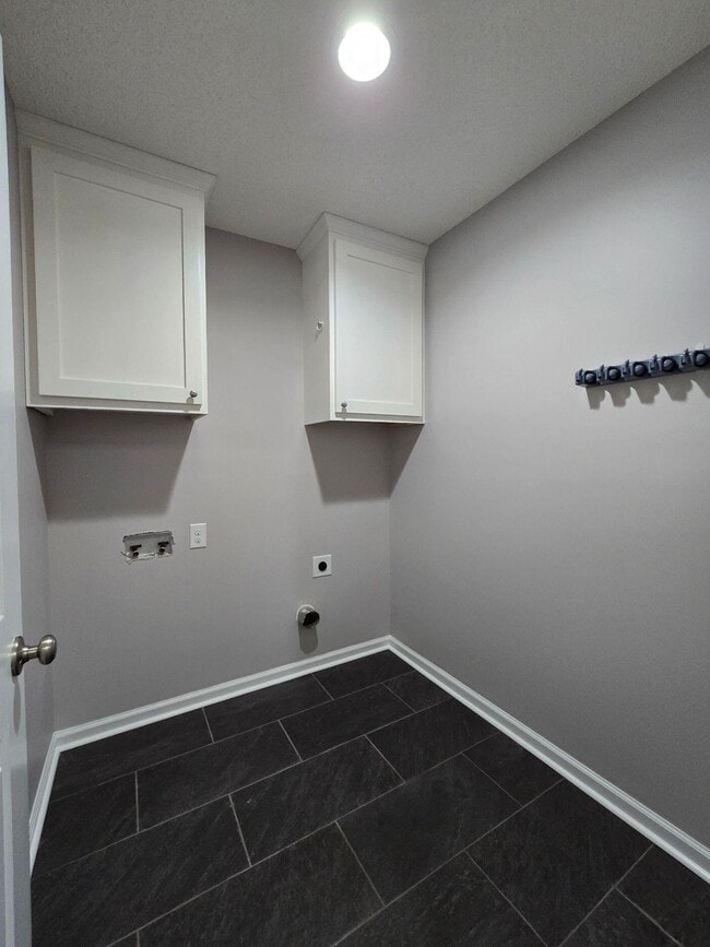 Building Photo - 810 Slidingrock Ln