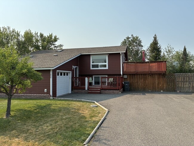 Building Photo - 600 Mayfair Dr