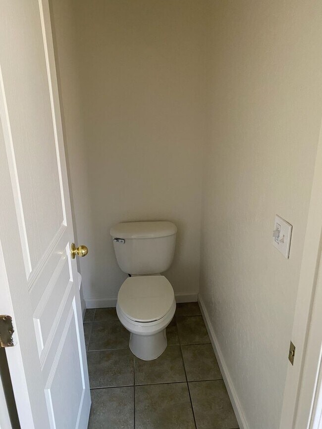 Building Photo - 2022 Muscat Ave