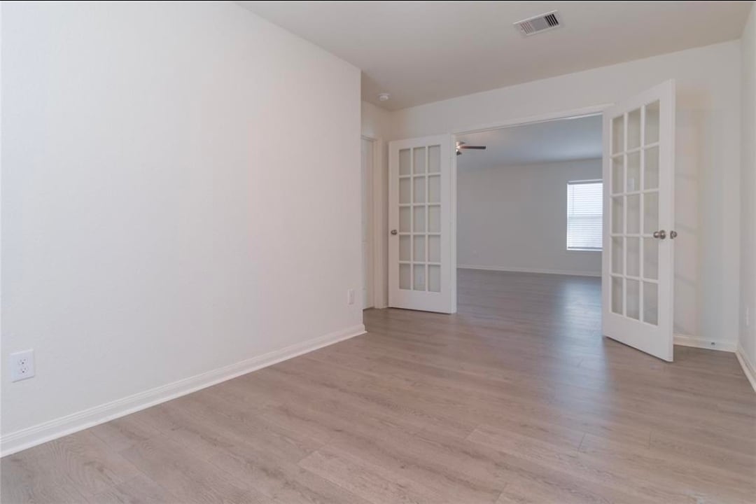 Building Photo - 15310 Albert Oak Dr