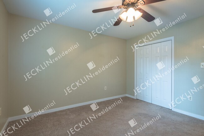 Building Photo - 2329 Horsley Dr