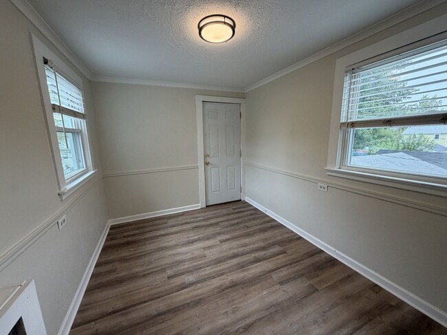 Building Photo - 4417 Eastway St
