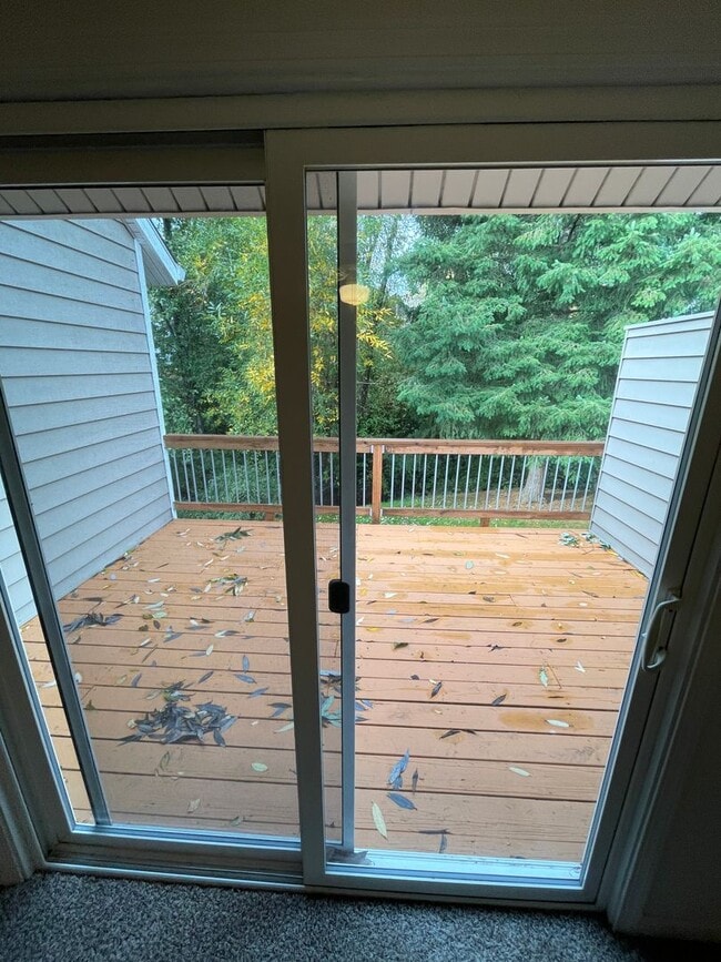 Building Photo - KellyCreek03