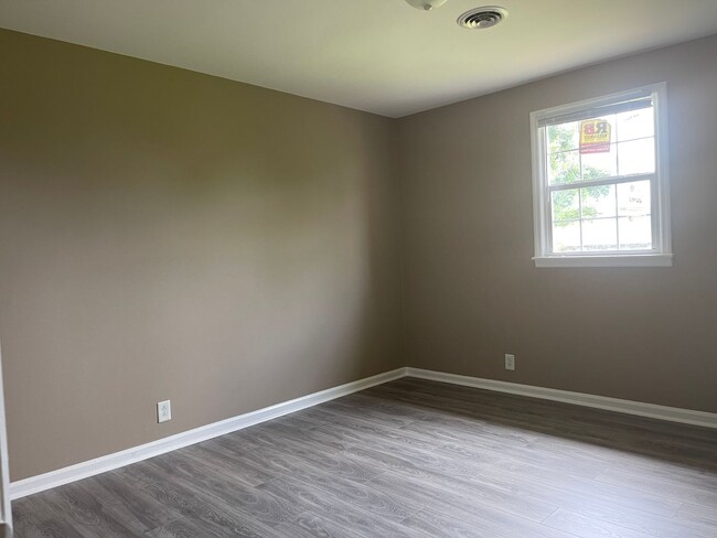 Building Photo - 2bd 1 ba Duplex in Hermitage