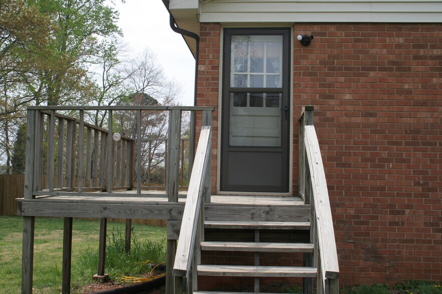 Building Photo - 3695 Weyland Dr