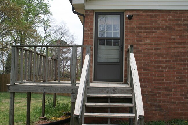 Building Photo - 3695 Weyland Dr