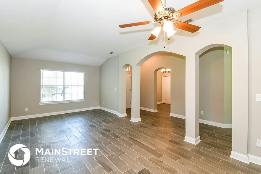 Building Photo - 11595 Oaklawn Rd