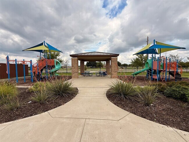 Building Photo - 1009 Cushing Dr