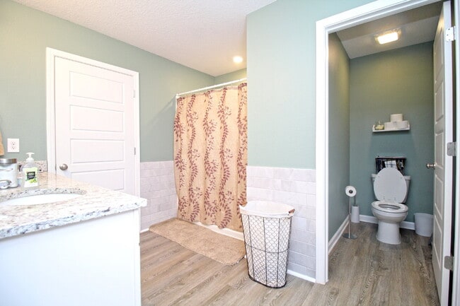 Building Photo - Modern 5BR/3BA Home in Birch Run with Solar Panels, Open Concept Design & Bonus Living Space