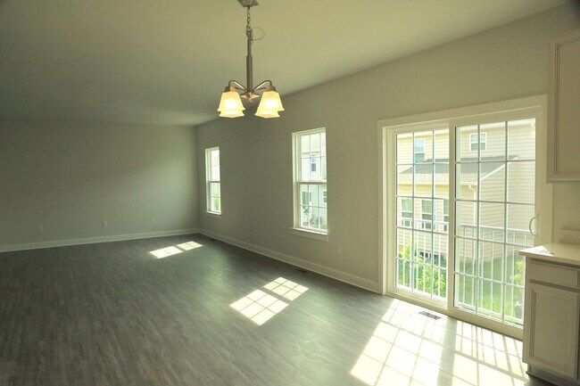 Building Photo - 1331 Darling Dr