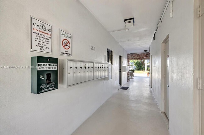 Building Photo - 2190 NE 51st Ct