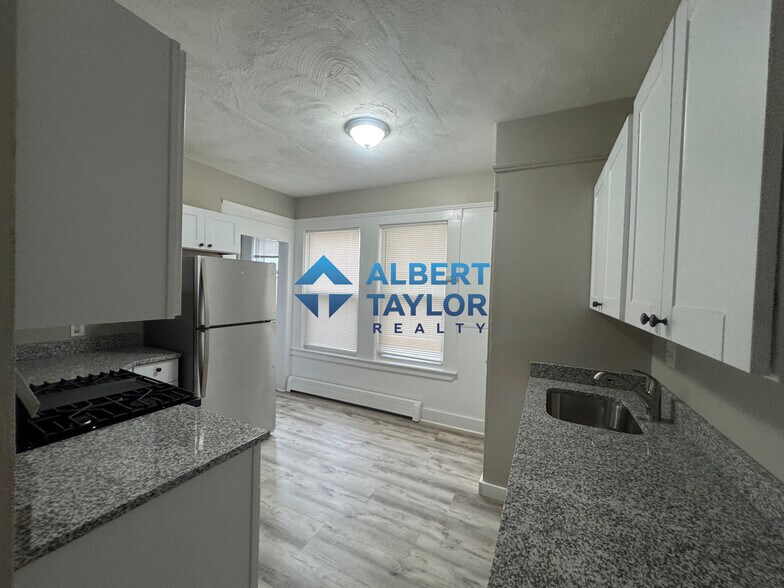 Building Photo - 6 Bowdoin Park