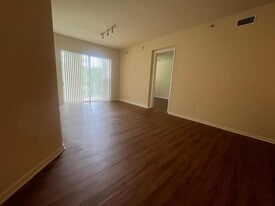 Building Photo - 3500 Oaks Clubhouse Dr