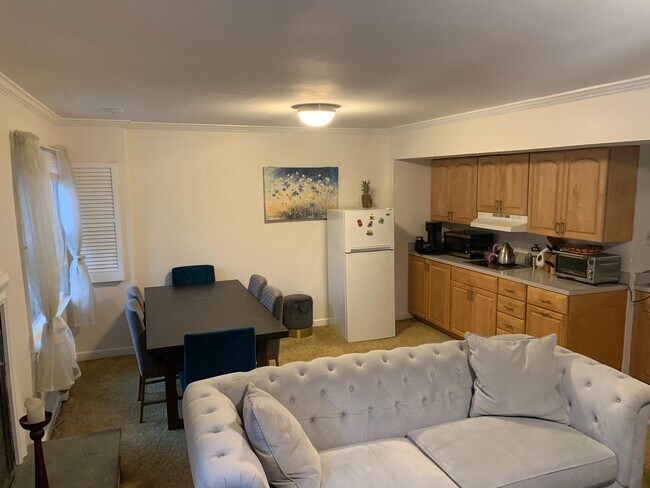 Building Photo - 5800 Edson Ln